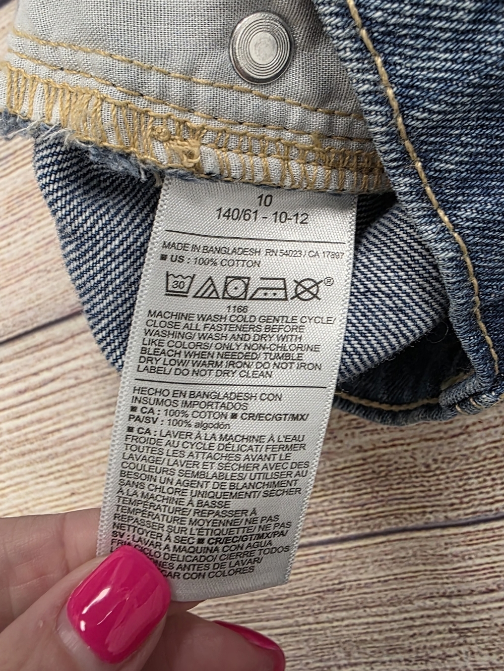Old‎ Navy Hi Rise Denim Cutoff Shorts with Heart Embroidery Size 10 - Picture 5 of 5
